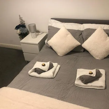 Clarendon Samara En Suites Luxury * Leeds (West Yorkshire)